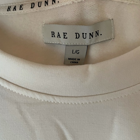 ♥️ RAE DUNN “Be Kind” Sweatshirt - Picture 5 of 6